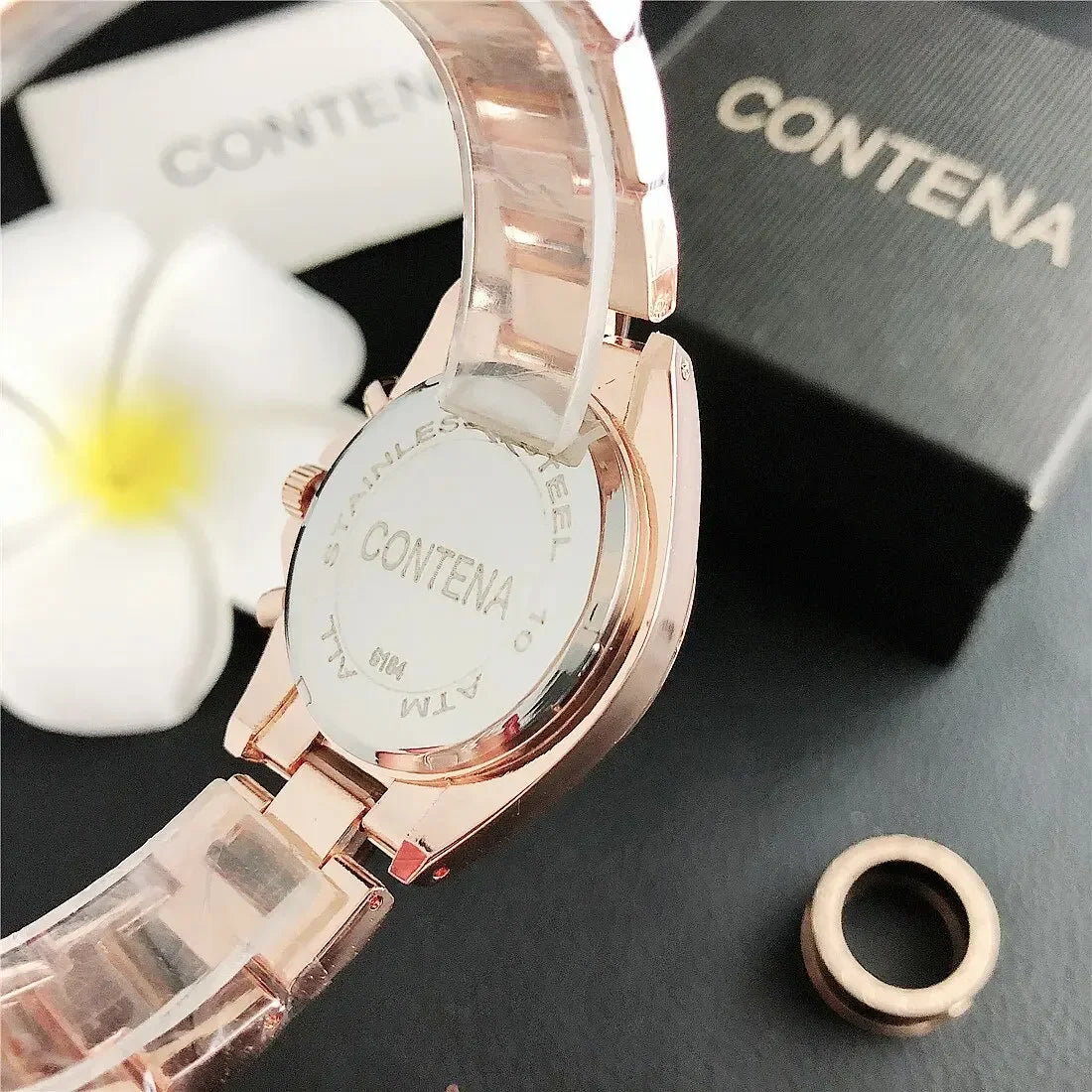 The New Watch Is Made of Ceramic Macaron Adhesive Alloy and Geneva Three Eyed Six Needle Decorative Women's Fashion Quartz