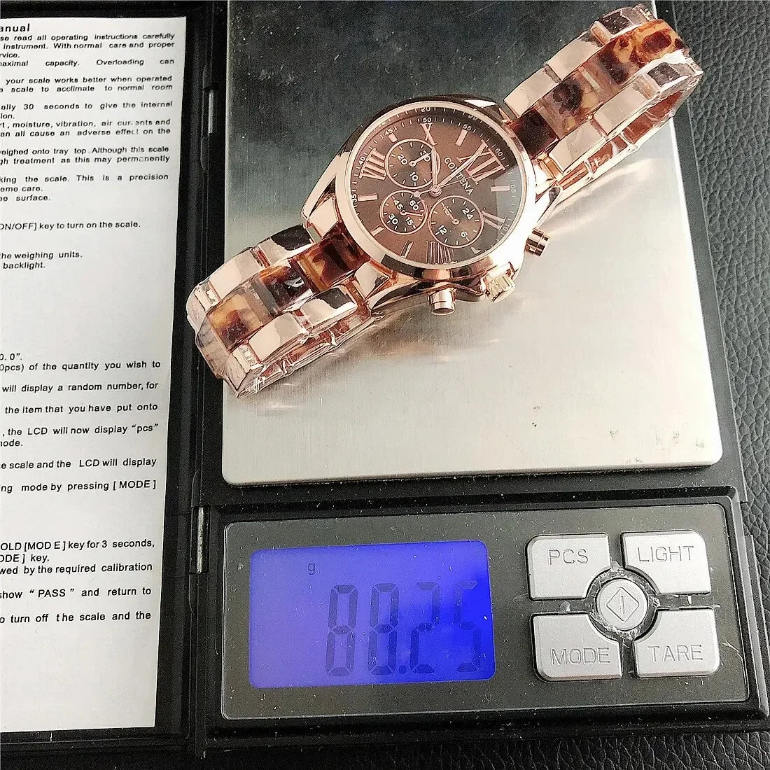 The New Watch Is Made of Ceramic Macaron Adhesive Alloy and Geneva Three Eyed Six Needle Decorative Women's Fashion Quartz
