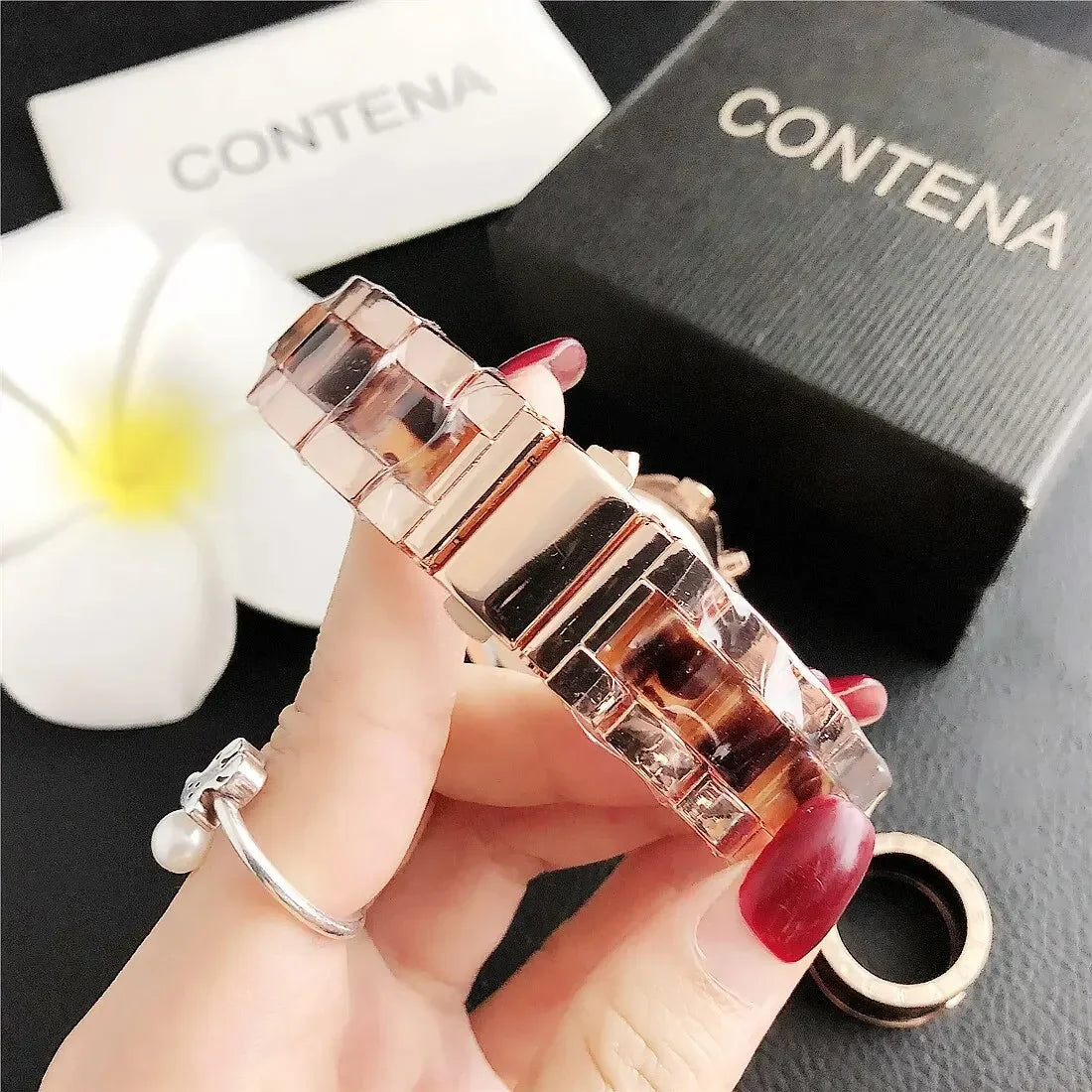 The New Watch Is Made of Ceramic Macaron Adhesive Alloy and Geneva Three Eyed Six Needle Decorative Women's Fashion Quartz